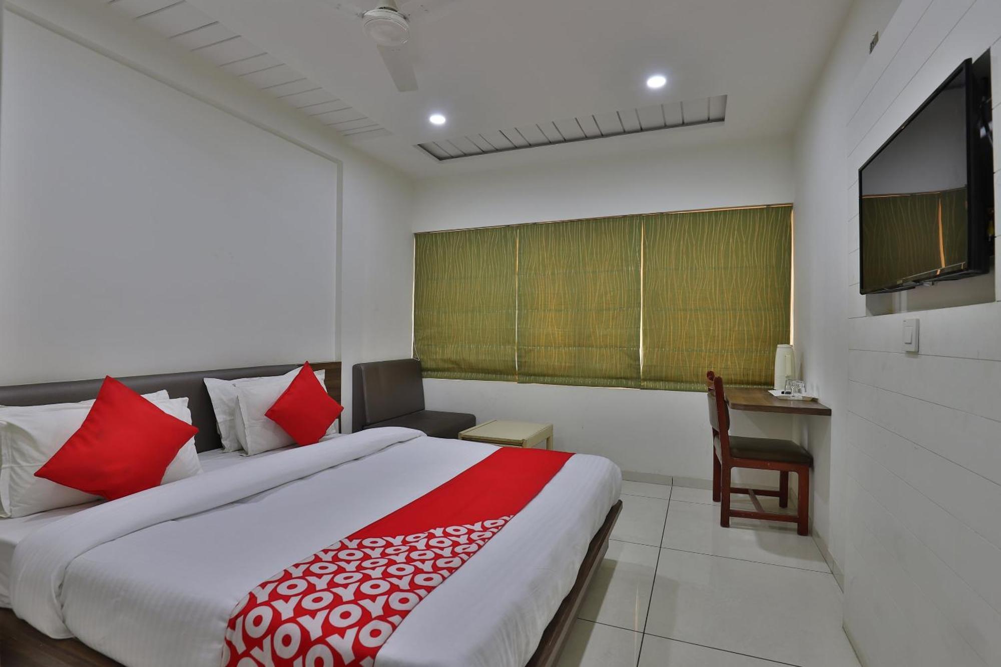 Collection O Hotel Panchsheel Vadodara Exterior photo